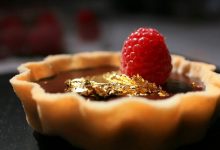 Chocolate-tart-with-gold-Leaf-talajavaher-industry-magazine