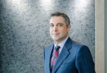 دکتر مهران همتی بنیان‌گذار کلینیک دندانپزشکی رادین در مجتمع حیات سبز پاسداران