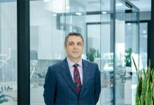 دکتر مهران همتی، بنیان‌گذار کلینیک دندانپزشکی رادین در مجتمع حیات سبز پاسداران