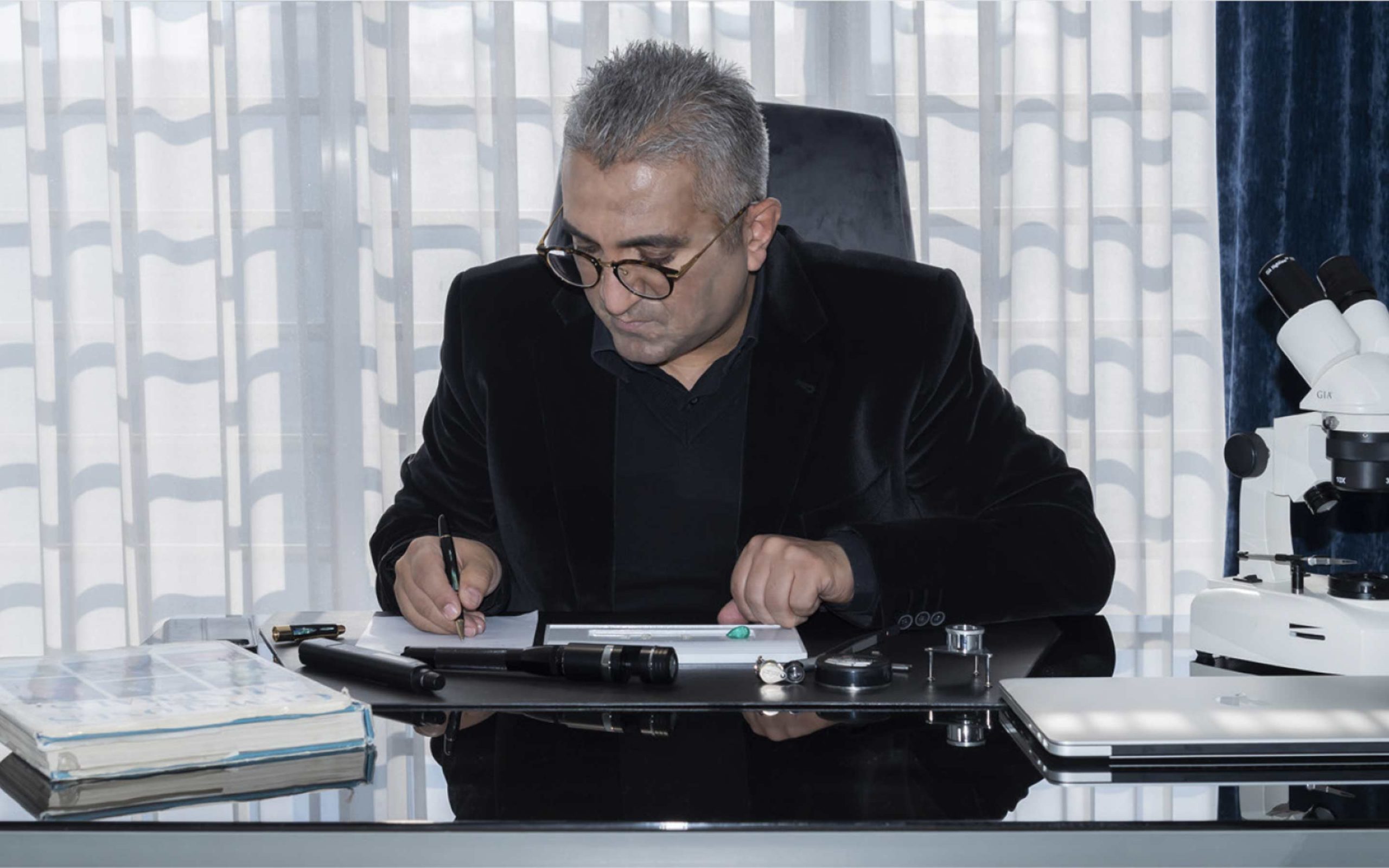 محمد مصدق نائب رییس انجمن فروشندگان طلا و جواهر